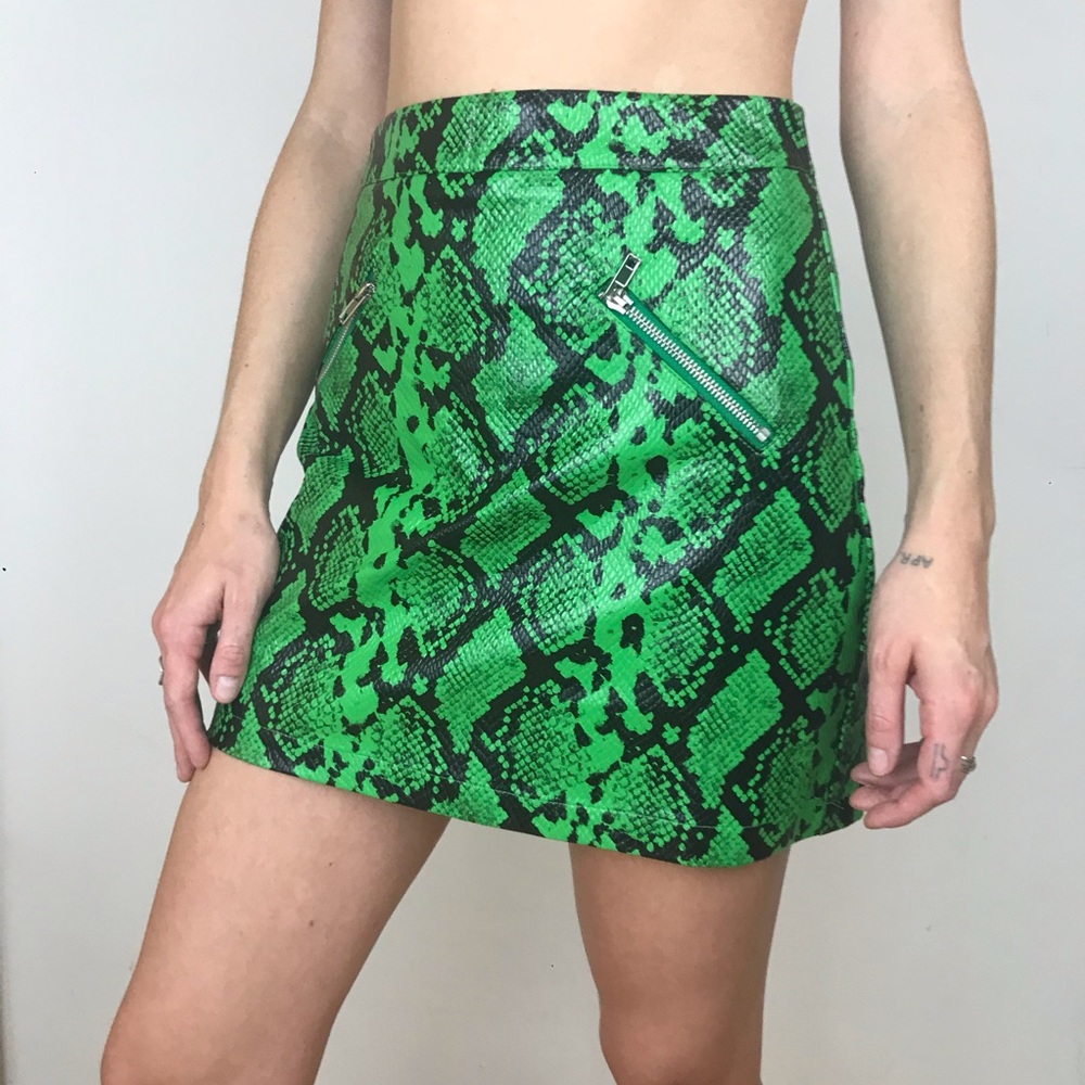 NWOT Never Worn Green Snakeskin Mini Skirt